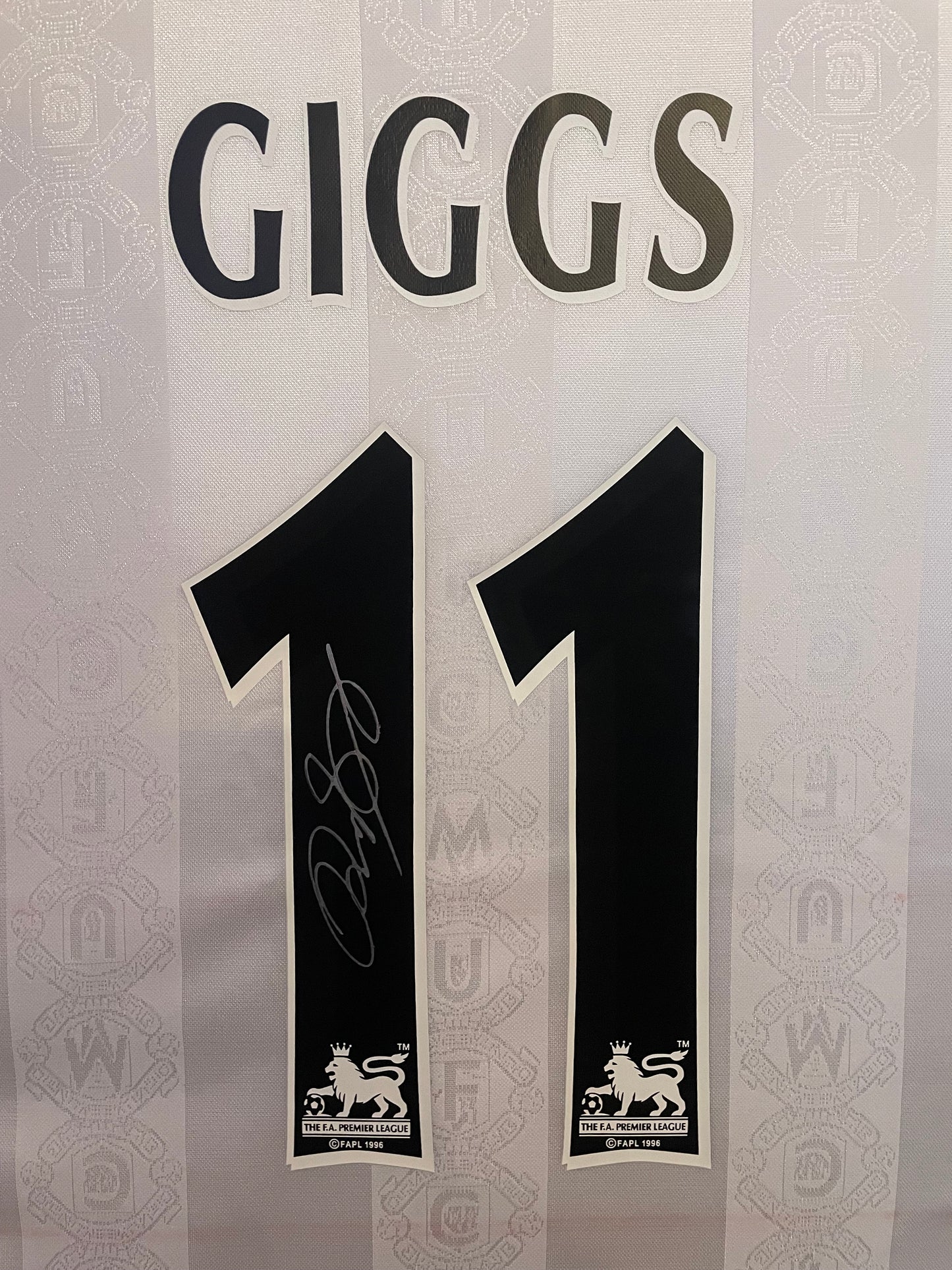 Ryan Giggs Signed Manchester United 1998/99 Framed Away Shirt with COA