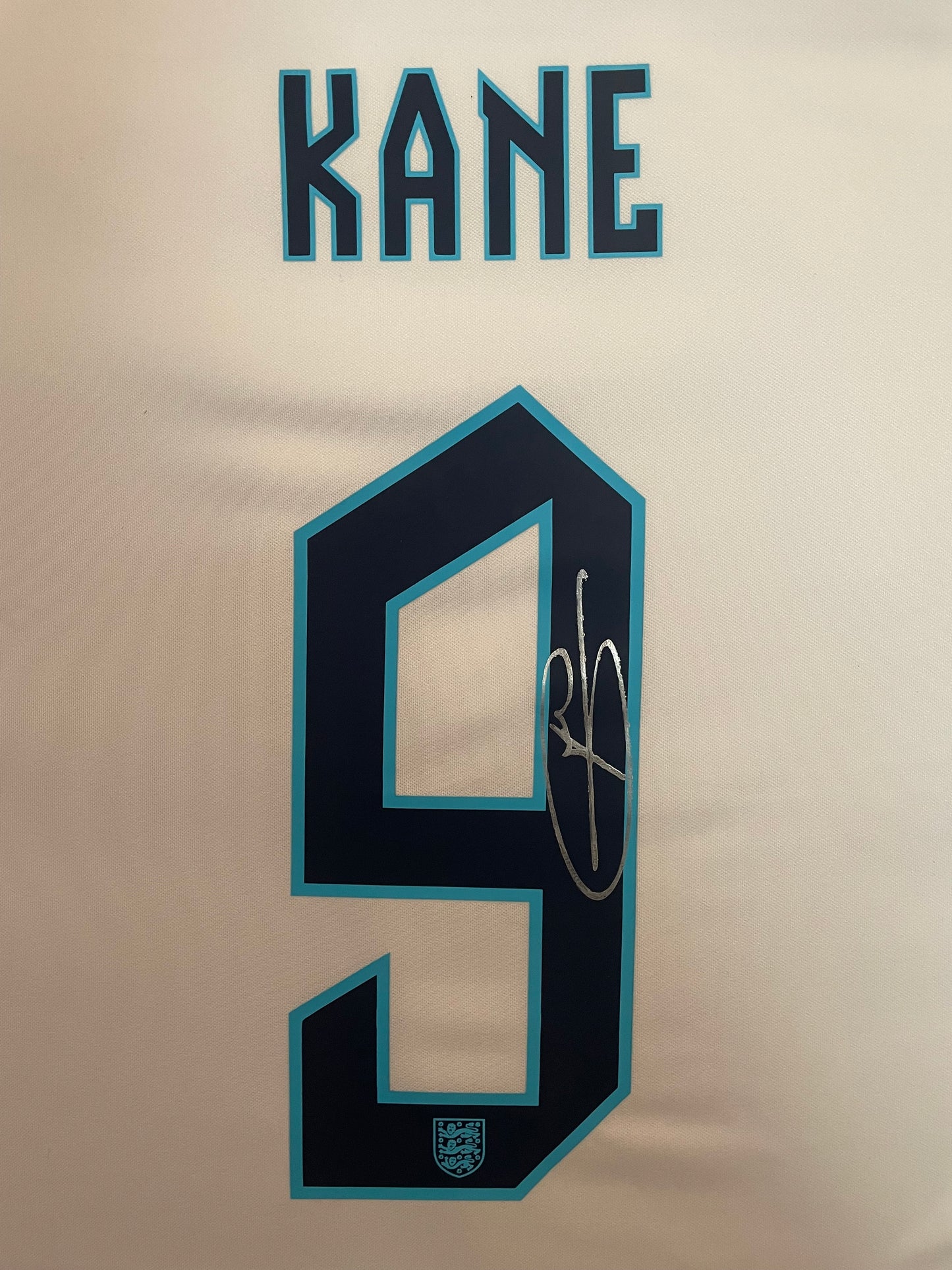 Harry Kane Signed England 2022/23 Framed World Cup Home Shirt with COA